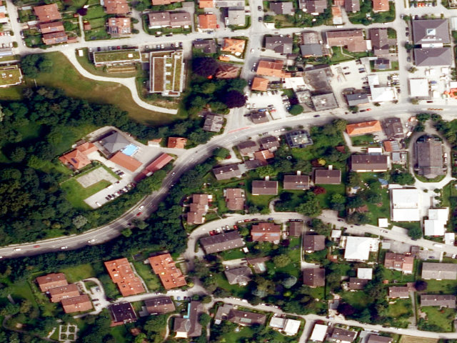 Wohn-/Geschäftshaus in Stephanskirchen, Schloßberg