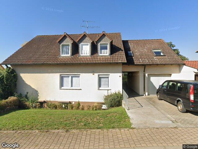 Zwangsversteigerung: Zweifamilienhaus in Giebelstadt, Eßfeld