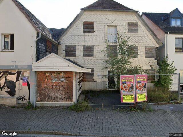 Zwangsversteigerung: Mehrfamilienhaus, Denkmalschutz, Das Objekt wäre ohne Denkmalschutz abrisswürdig. in Schwerte, Westhofen