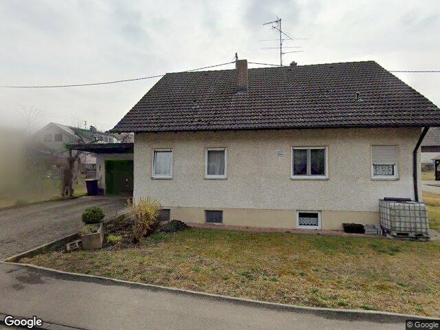 Zwangsversteigerung: Einfamilienhaus, Garage in Offingen