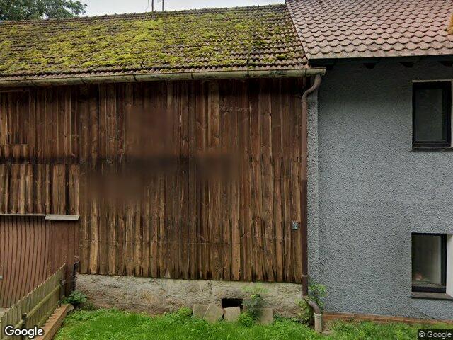 Zwangsversteigerung: Einfamilienhaus, mit angebauter Scheune in Pirk, Enzenrieth