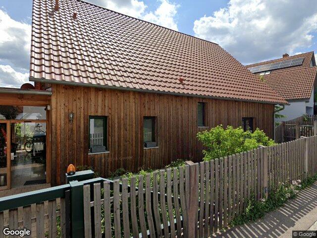 Zwangsversteigerung: Einfamilienhaus, Garage in Feucht-Moosbach