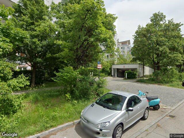 Zwangsversteigerung: Eigentumswohnung (3 bis 4 Zimmer), Sonstiges, Kfz-Stellplatz (Tiefgarage) in München