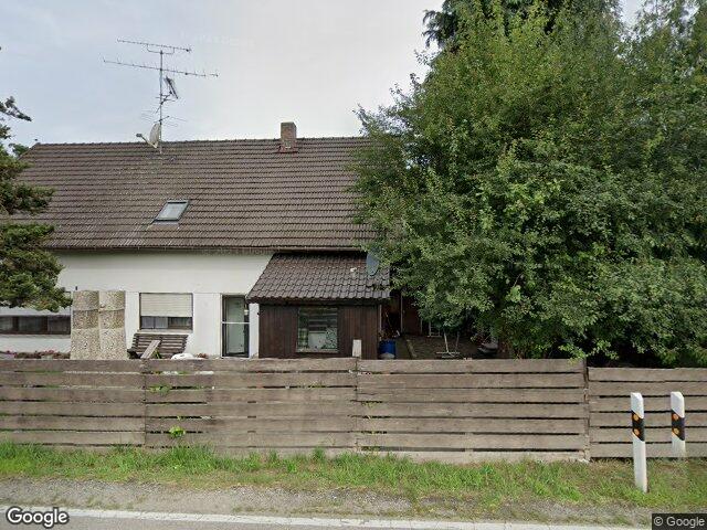 Zwangsversteigerung: Zweifamilienhaus, Garagen in Hampersdorf