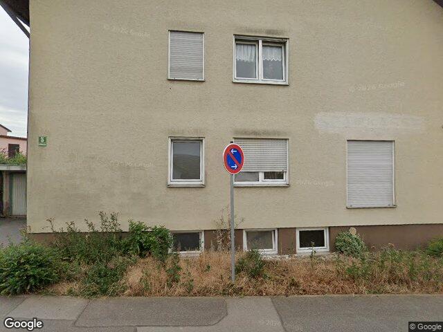 Zwangsversteigerung: Mehrfamilienhaus, Garage, unbebautes Grundstück in Poppenroth