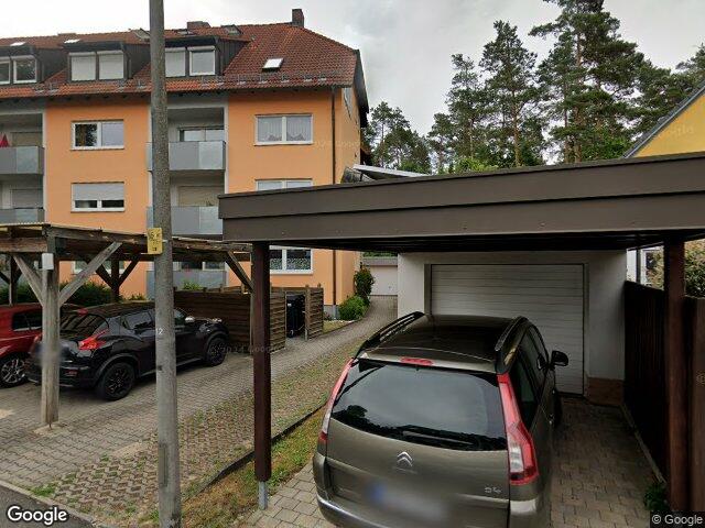 Zwangsversteigerung: Eigentumswohnung (3 bis 4 Zimmer), Kfz-Stellplatz in Nürnberg