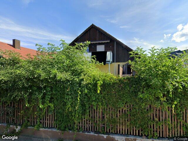 Zwangsversteigerung: Einfamilienhaus in Lappersdorf