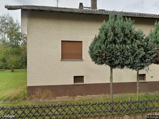 Zwangsversteigerung: Einfamilienhaus, Garage in Staufenberg, Daubringen