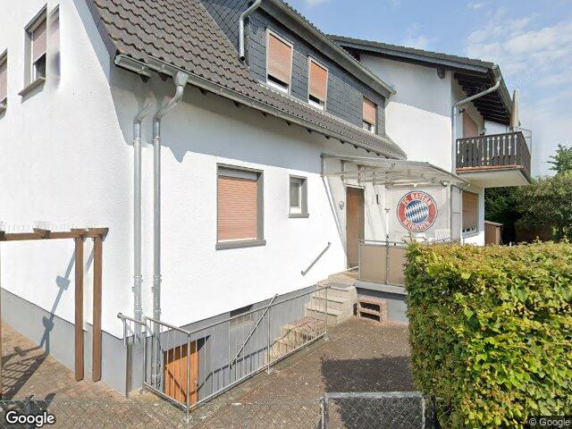 Zwangsversteigerung: Zweifamilienhaus in Bad Vilbel, Dortelweil