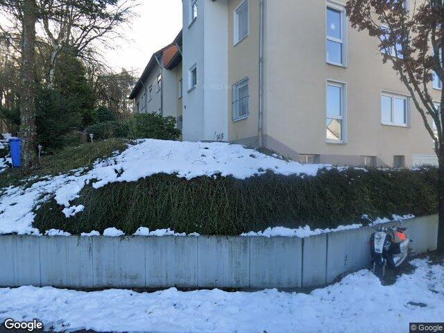 Zwangsversteigerung: Einfamilienhaus, Kfz-Stellplatz in O