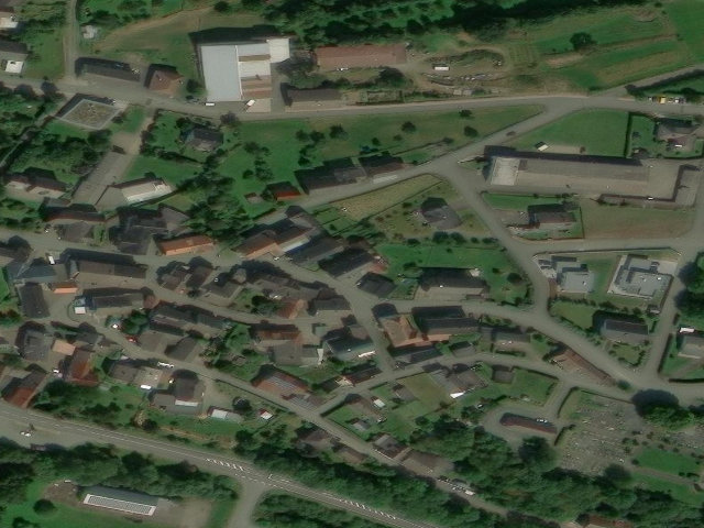 Zwangsversteigerung: Doppelhaushälfte, Garage in Allendorf (Eder), Bromskirchen