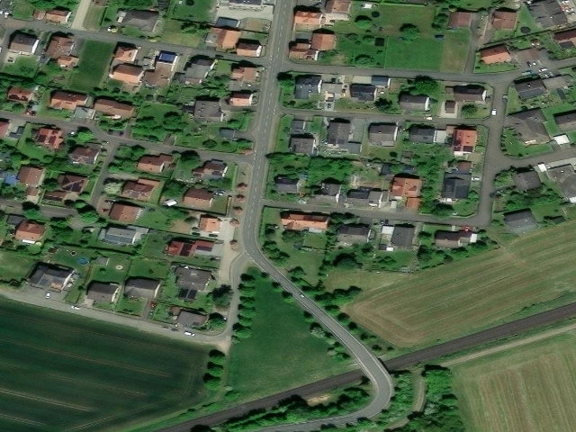 Zwangsversteigerung: Zweifamilienhaus in Kirchhain, Langenstein