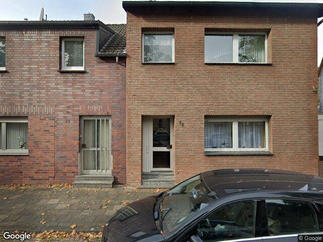 Zwangsversteigerung: Zweifamilienwohnhaus nebst baufälligen Nebengebäuden in Duisburg, Homberg-Hochheide