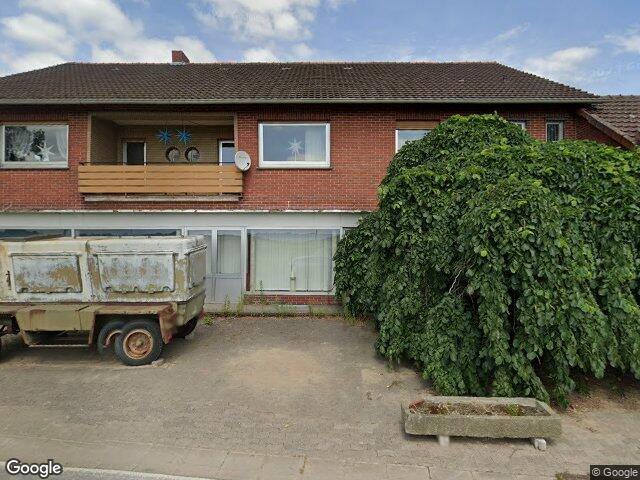 Zwangsversteigerung: Zweifamilienhaus, unbebautes Grundstück in Petershagen, Neuenknick