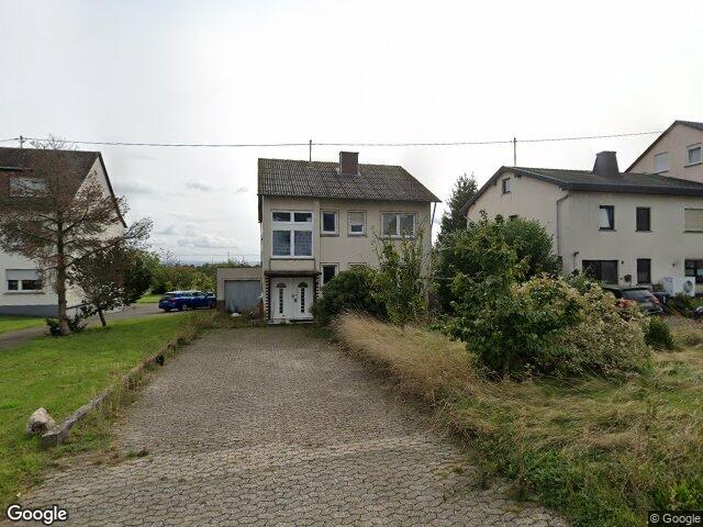 Zwangsversteigerung: Einfamilienhaus, Garage in Illerich