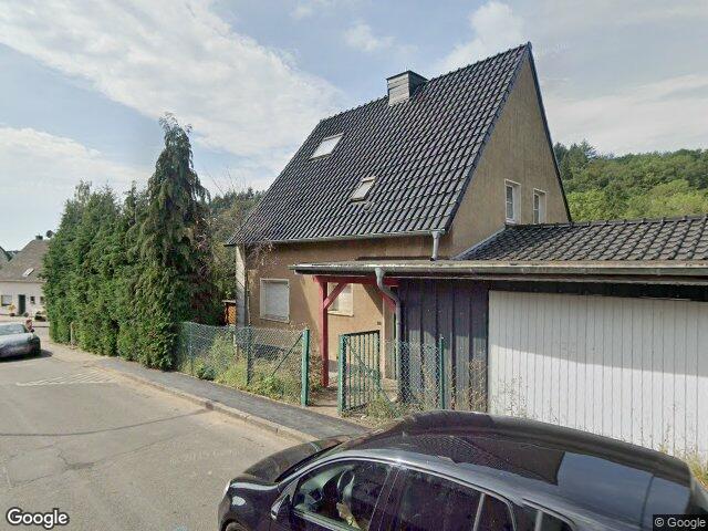 Zwangsversteigerung: Einfamilienwohnhaus mit Einliegerwohnung, Garage und Lagerschuppen in Prüm