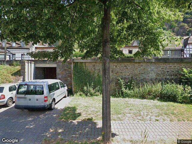 Zwangsversteigerung: Ein- bis Zweifamilienhaus mit integrierter Garage bebaute Grundstück sowie ein unbebautes Hanggrundstück (Waldfläche) in Braubach