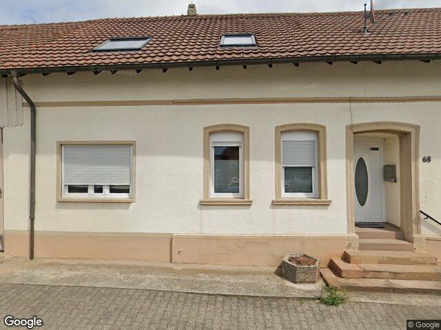 Zwangsversteigerung: Einfamilienhaus, freistehendes 1,5geschossiges, teilunterkelllertes in Gutenberg