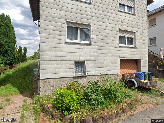 Zwangsversteigerung: Einfamilienhaus in Esthal