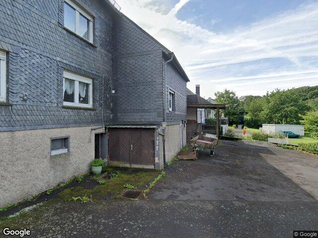 Zwangsversteigerung: freistehendes unterkellertes Wohnhaus in Steinebach an der Wied, Schmidthahn