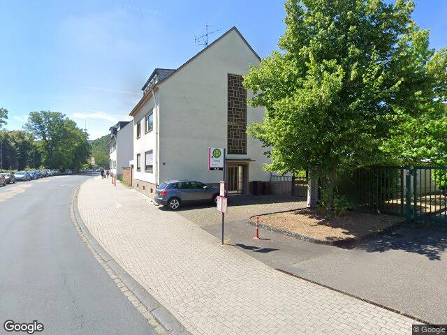 Zwangsversteigerung: mit einer Metalldoppelgarage bebautes Grundstück in Koblenz