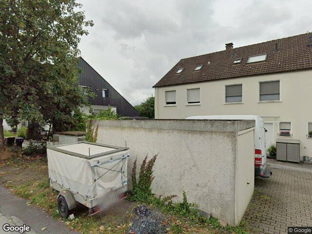 Zwangsversteigerung: Kfz-Stellplatz, Reihenhaus, Zuwegung in Menden