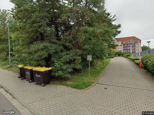 Zwangsversteigerung: Eigentumswohnung (1 bis 2 Zimmer), Wohnungseigentum in einer Wohnanlage, bestehend aus einem Mehrfamilienhaus mit 12 Wohneinheiten (Vorderhaus) und ei­ nem Nebengebäude mit 2 Garagen, Lagerräumen und 2 Wohneinheiten ( H