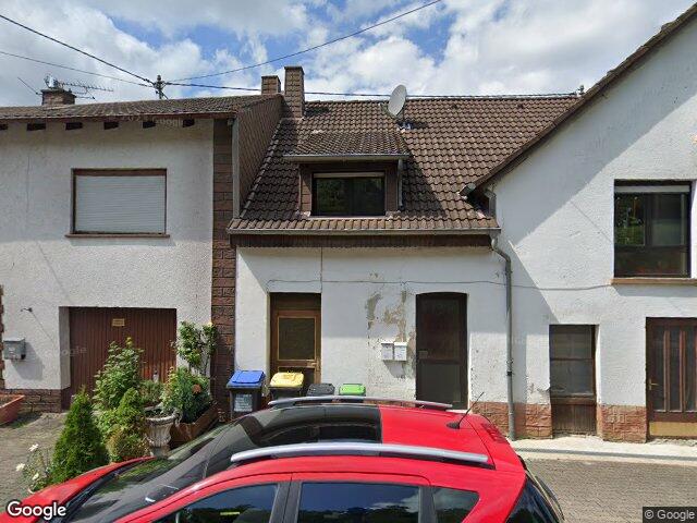 Zwangsversteigerung: Einfamilienhaus mit Einliegerwohnung und Garage in Nonnweiler, Kastel