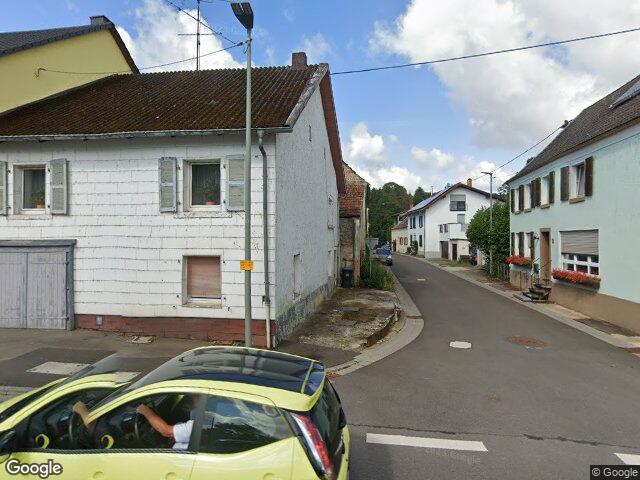 Zwangsversteigerung: Einfamilienhaus mit Scheunen in Mandelbachtal, Habkirchen