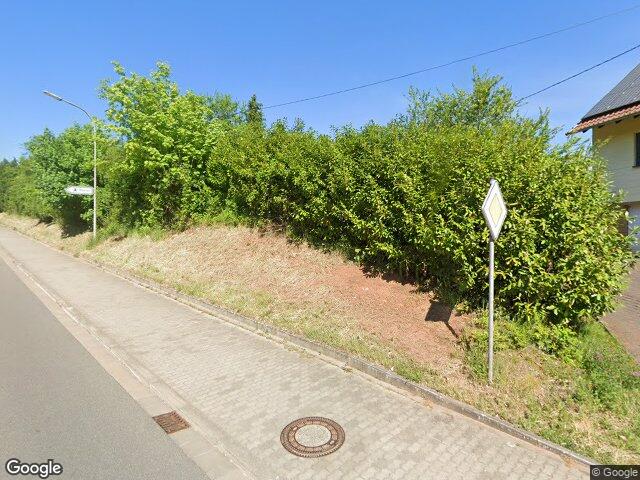 Zwangsversteigerung: Grundstück bebaut mit einseitig angebautem Zweifamilienhaus in Lebach, Knorscheid