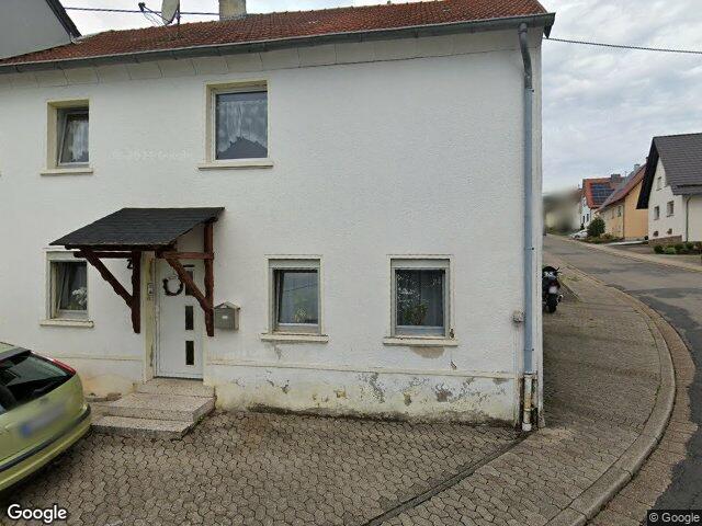 Zwangsversteigerung: Grundstück bebaut mit Einfamilienhaus in Lebach, Steinbach