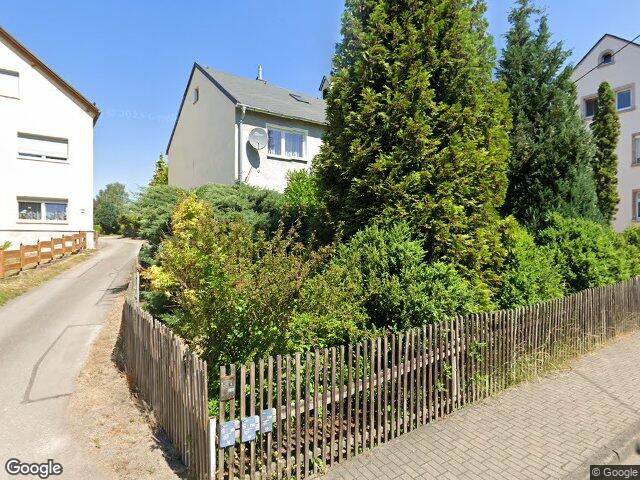 Zwangsversteigerung: Zweifamilienhaus in Falkenau