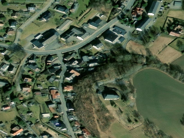 Zwangsversteigerung: Wohnhaus mit Nebengebäude in Triebel