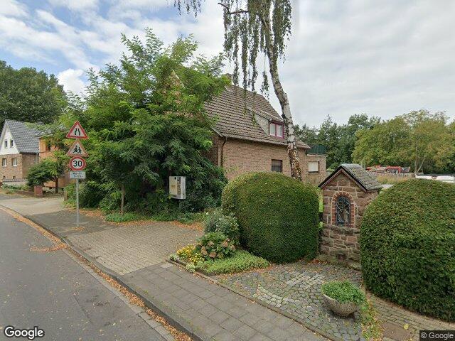 Zwangsversteigerung: Garage, Einfamilienhaus in Kreuzau, Üdingen