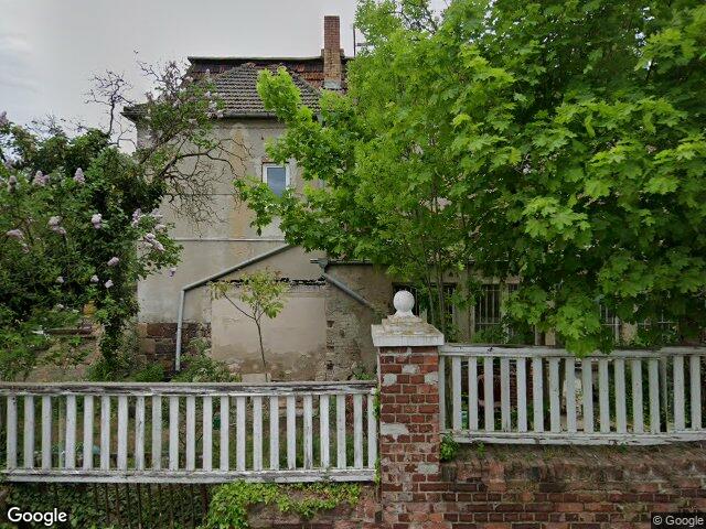 Zwangsversteigerung: Zweifamilienhaus in Petersberg, Nehlitz