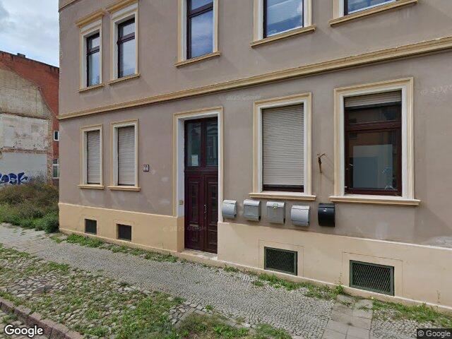 Zwangsversteigerung: Garage, 6 Reihengaragen in Calbe