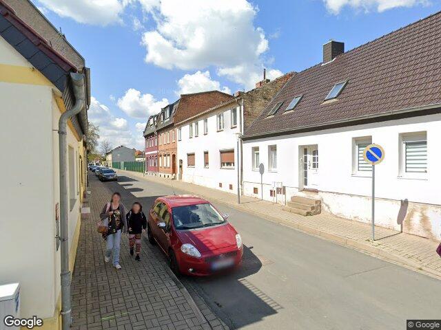Zwangsversteigerung: Einfamilienhaus, ausgebautes DG, Nebengebäude in Güsten