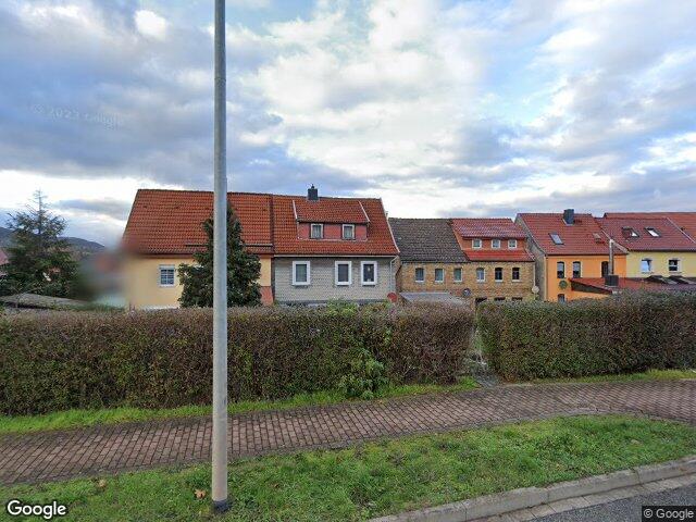 Zwangsversteigerung: EFH-DHH mit Anbau, Nebengebäude und Garten in Niedergebra