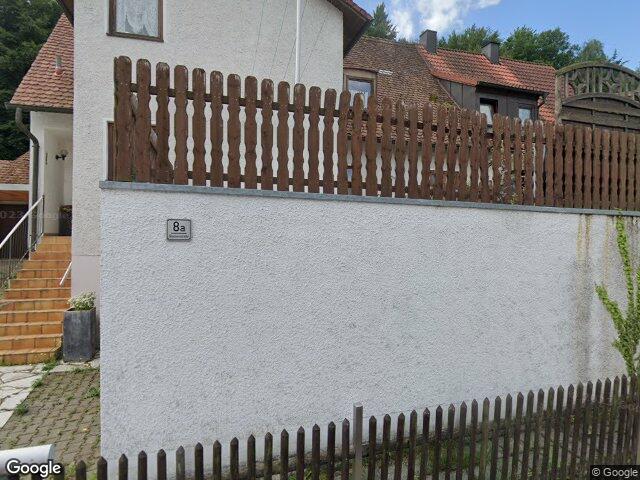Zwangsversteigerung: Doppelhaushälfte in Nittendorf