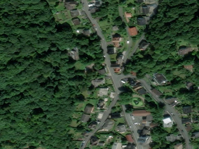 Zwangsversteigerung: Einfamilienhaus, Einfamilienhaus mit Gartenland in Biedenkopf
