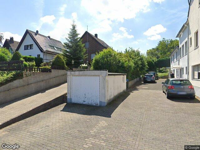 Zwangsversteigerung: Zweifamilienhaus, Garage in Hückelhoven, Baal