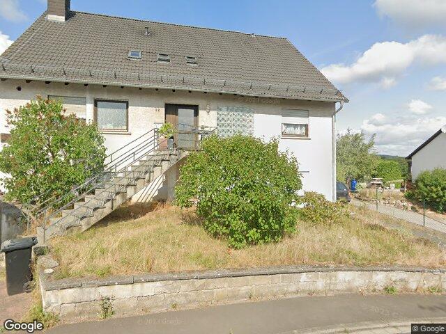 Zwangsversteigerung: Grundstück, bebaut mit einem Wohnhaus mit Garage in Gerach
