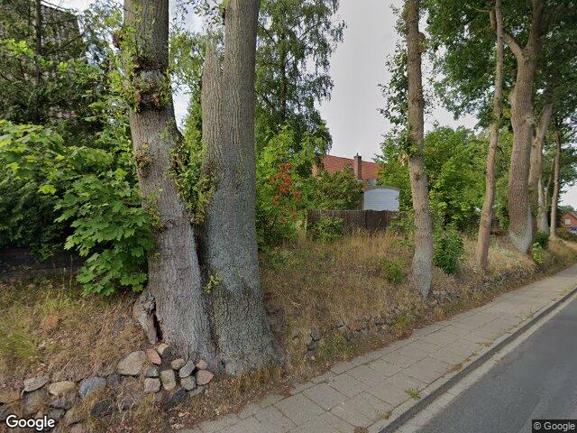 Zwangsversteigerung: Einfamilienhaus, ideeller 1/2-Anteil an einem Einfamilienhaus mit Nebengäude und Garage in Deutsch Evern