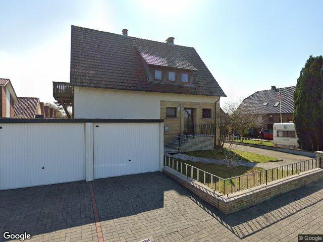 Zwangsversteigerung: Einfamilienhaus, vollunterkellert in Bad Oeynhausen