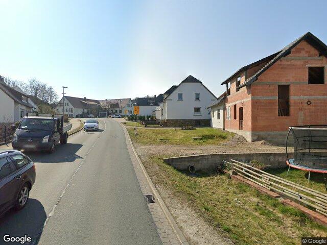 Zwangsversteigerung: Garage, 2 1/2 geschössiges Wohnhaus mit Nebenbauten in Vlotho