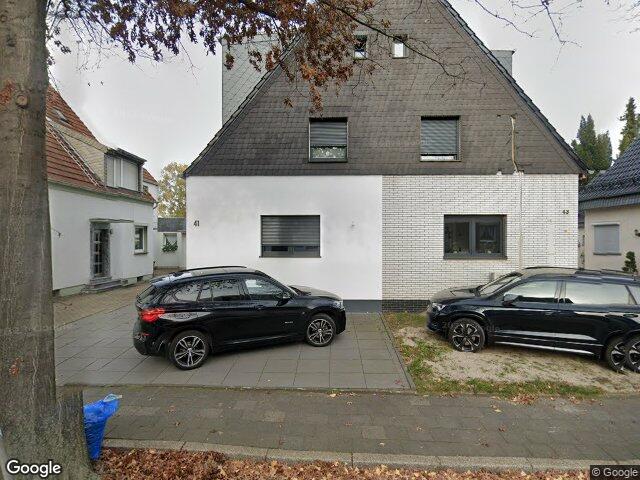 Zwangsversteigerung: Einfamilien-Doppelhaushälfte nebst Anbau und Nebengebäude in Duisburg, Homberg-Hochheide