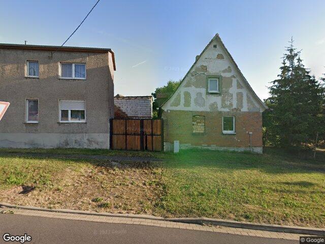 Zwangsversteigerung: Einfamilienhaus, Wohnhaus, Scheune und Schuppen in Kaiserpfalz, Bucha