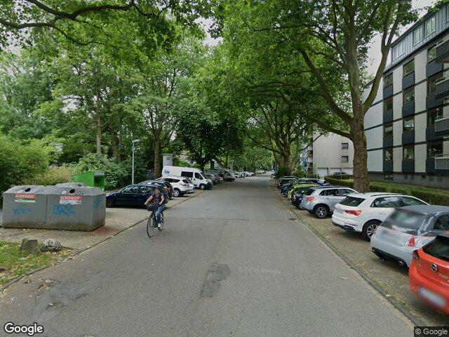 Zwangsversteigerung: Mehrfamilienhaus, Tiefgarage in Essen