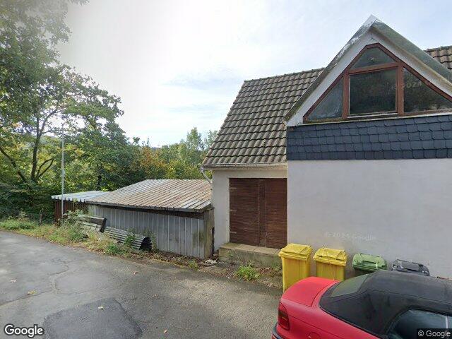 Zwangsversteigerung: Zweifamilienhaus, Stall-/Lagergebäude in Netphen