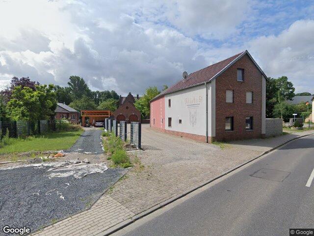 Zwangsversteigerung: Doppelhaushälfte, Carport und Anbau in Heinsberg, Randerath